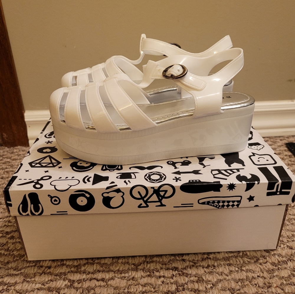 BNIB Bamboo flatform cute shoes